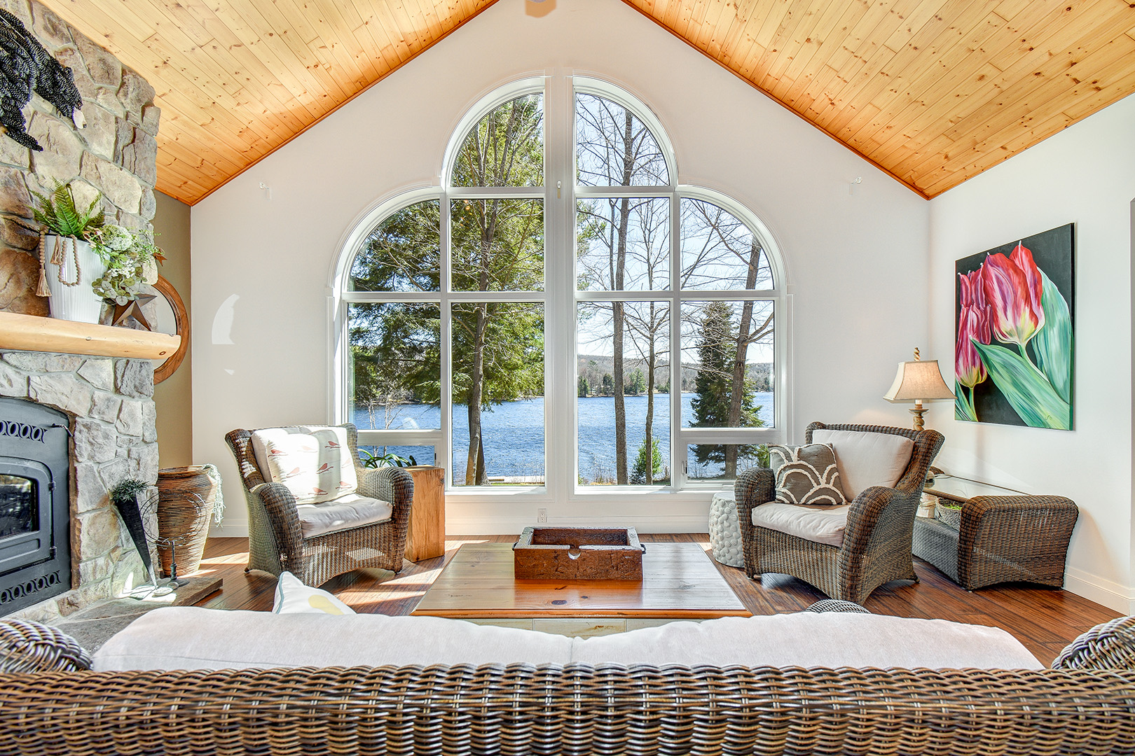 reel-services-living-room-window-vA@1620x1080 living room interior with large window